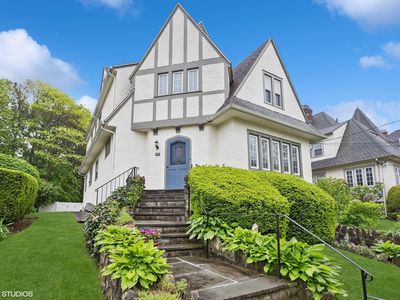 42 Hillcrest Avenue, Larchmont, NY, 10538