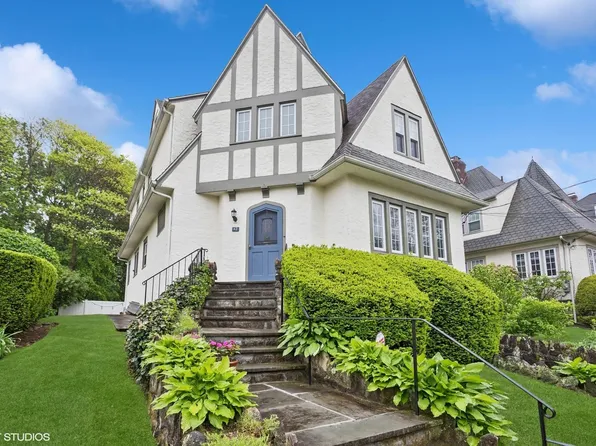 42 Hillcrest Avenue, Larchmont, NY 10538