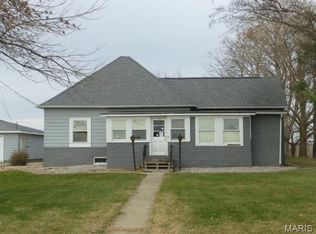 17095 N 17th Ave, Witt, IL 62094