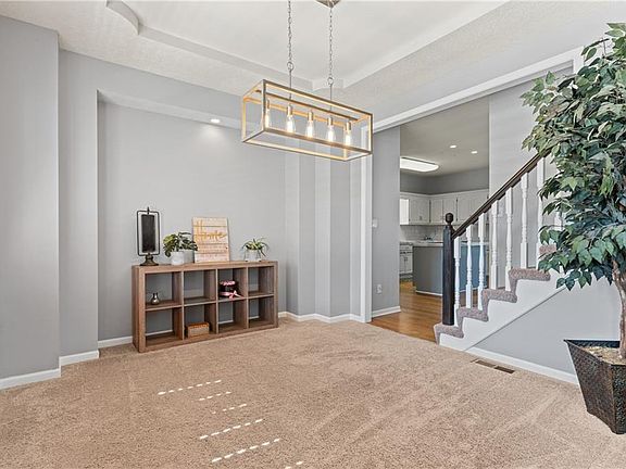 4th image of 332 SE Canterbury Ln