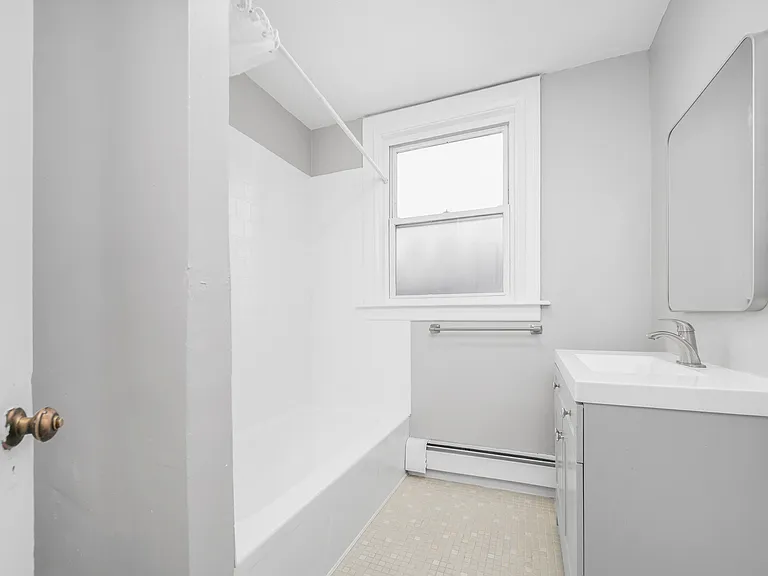 200 Lexington Ave #2 — Photo 5