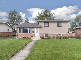 142 W Natalie Ln, Addison, IL 60101