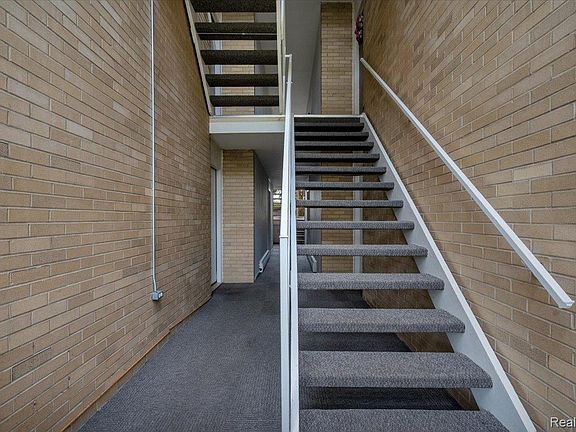 3rd image of 4909 N Crooks Rd #D-1
