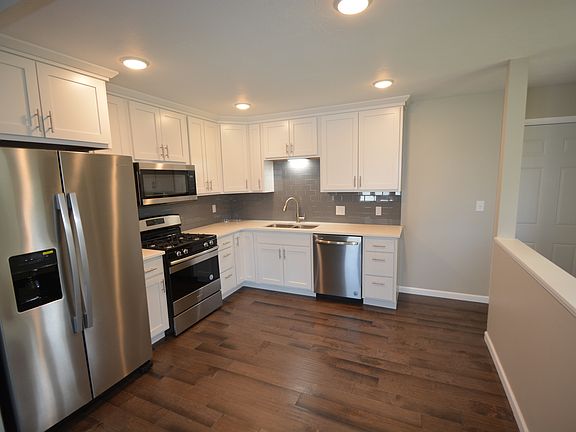 5th image of 4429 Wellington Ave