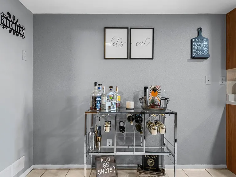 2355 W Voltaire Ave — Photo 8