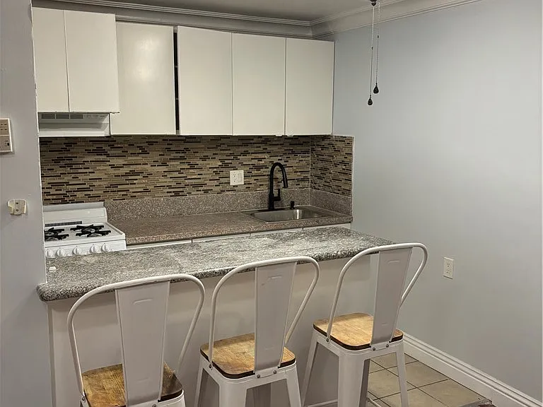 9031 Phyllis Ave #1 — Photo 4