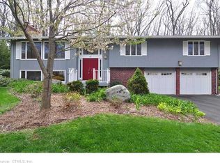 54 Highwood Rd, Farmington, CT 06032