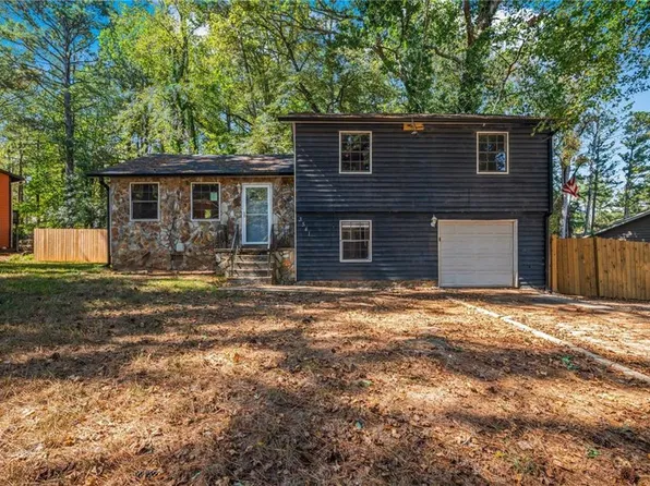 3541 Santa Leta Dr, Ellenwood, GA 30294