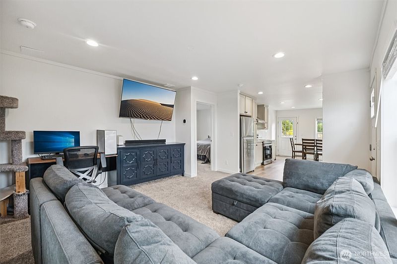 5th image of 4604 Yorkshire Drive