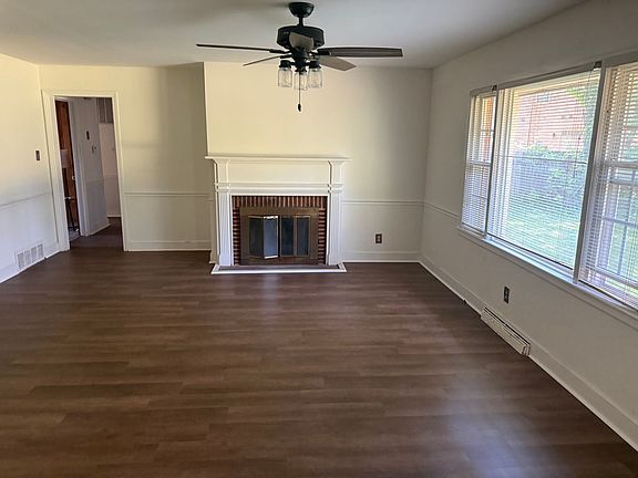 2nd image of 6111 W Friendly Ave