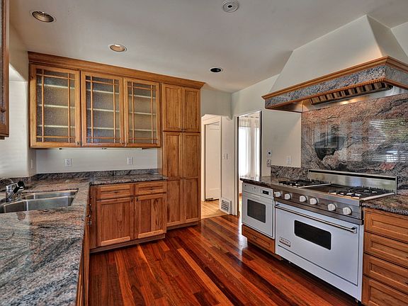 3rd image of 12 Aragon Blvd