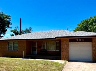 303 S D St, Blackwell, OK 74631