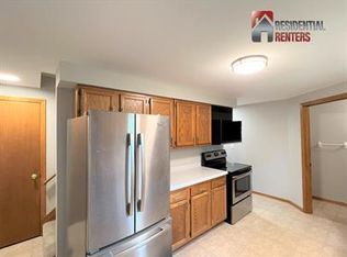 889 S Imperial Dr #2, Hartland, WI 53029