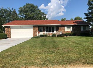 500 Black Hills Dr, Taylorville, IL 62568