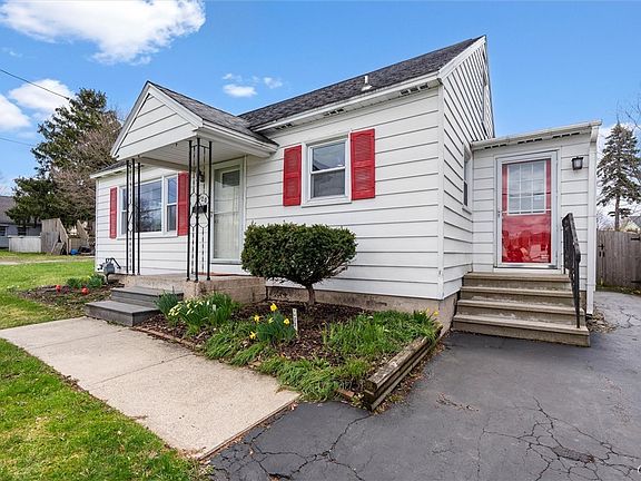 3rd image of 320 Myron Rd