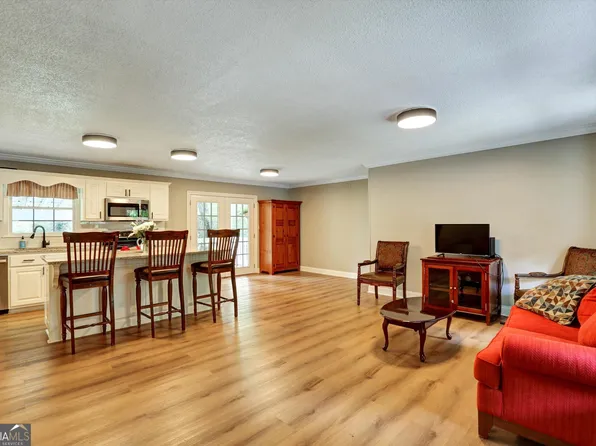 1095 Athens Rd, Winterville, GA 30683