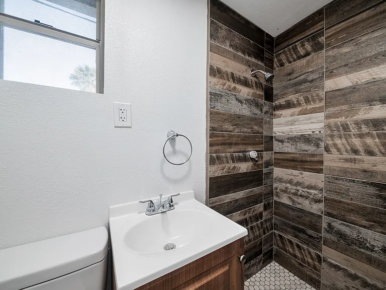 1108 S 33rd Ave #Phoenix 85009 — Photo 9