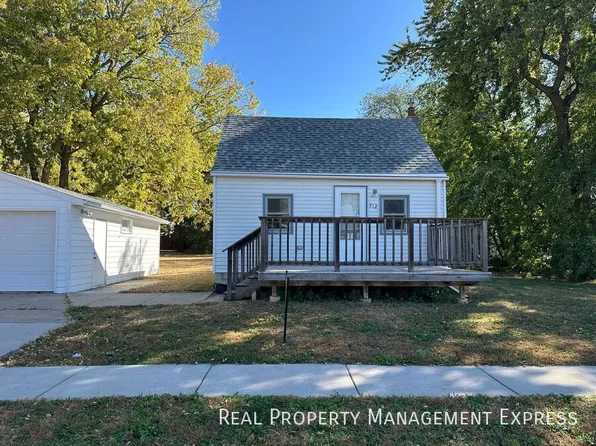 312 S 1st Ave, Brandon, SD 57005