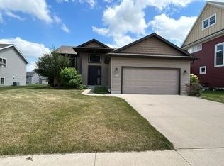 6736 Clarkia Dr NW, Rochester, MN 55901