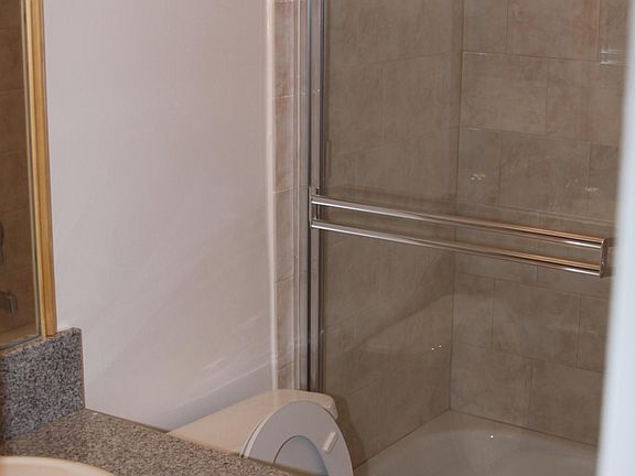 5th image of 18606 Collins St APT 4