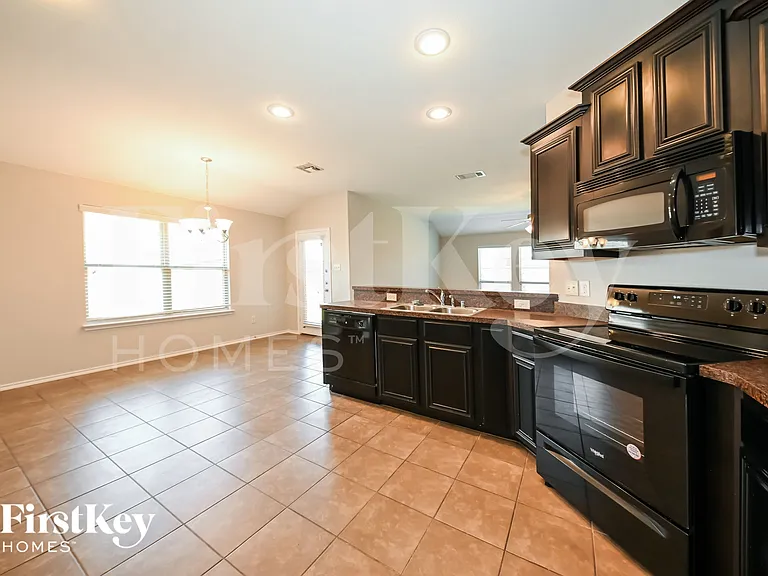202 Patriot Pkwy — Photo 6