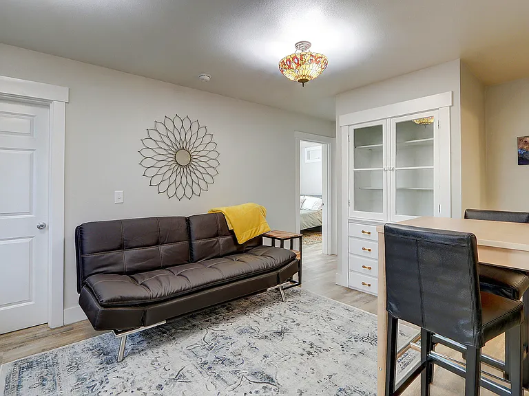 1522 Taylor Ave N #B — Photo 4