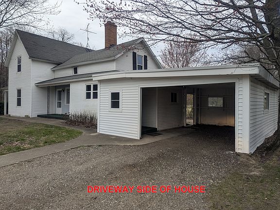 The side of the house from the driveway, single stall car port.