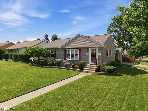 2nd image of 10860 Aaron Dr