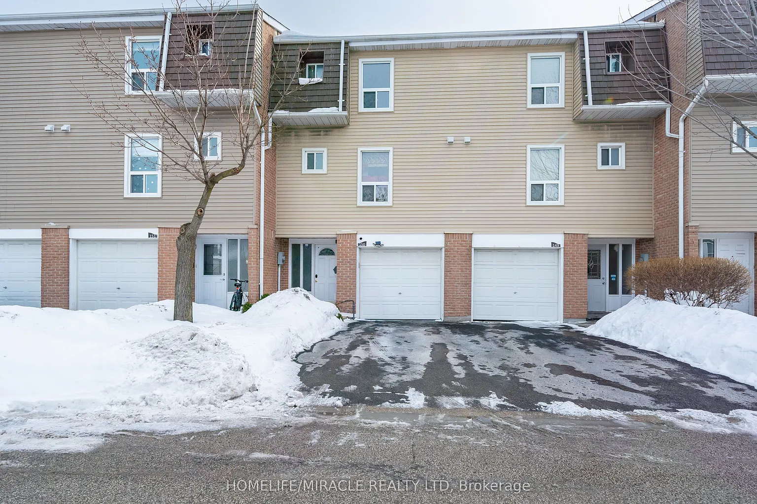 150 Enderby Cres Unit 150 photo 1