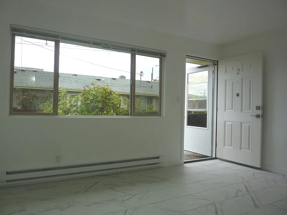 2-209 3rd Ave S