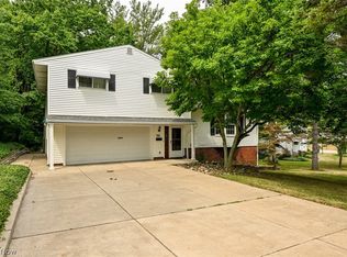 6908 Highland Dr, Independence, OH 44131