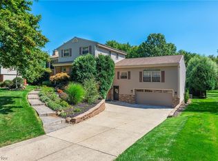 8455 Sunnydale Dr, Brecksville, OH 44141
