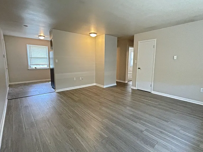 5631 Lancaster St — Photo 4