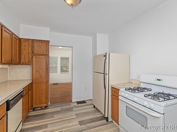 4th image of 2453 Byron Center Ave SW
