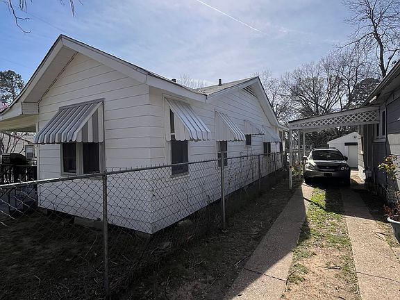 2nd image of 3201 Desoto St
