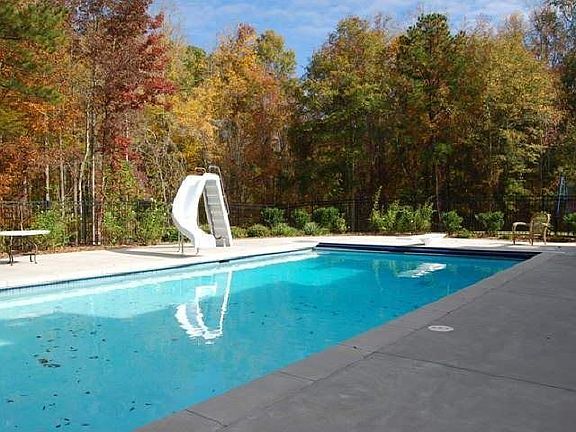 4th image of 450 Swains Dr
