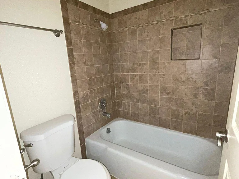 942 Clearview Dr — Photo 6