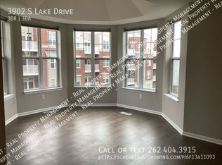 3902 S Lake Dr, Saint Francis, WI
