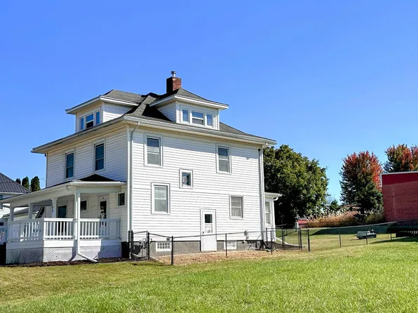 105 E Adams St, Farmersburg, IA 52047