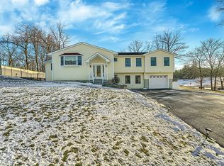 2 Hidden Hills Dr, Stony Pt, NY 10980