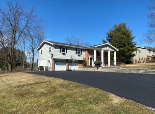 1852 Dixie Ln, Altoona, PA 16602