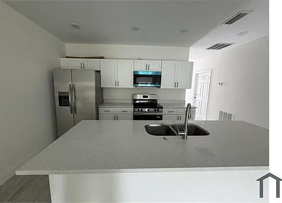 320 S 9th Ave — Photo 1