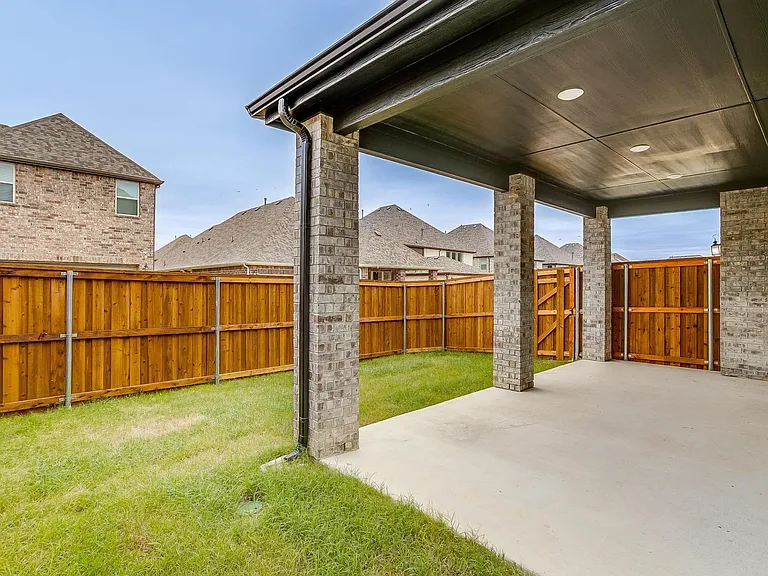 9836 Derbyshire Dr — Photo 94