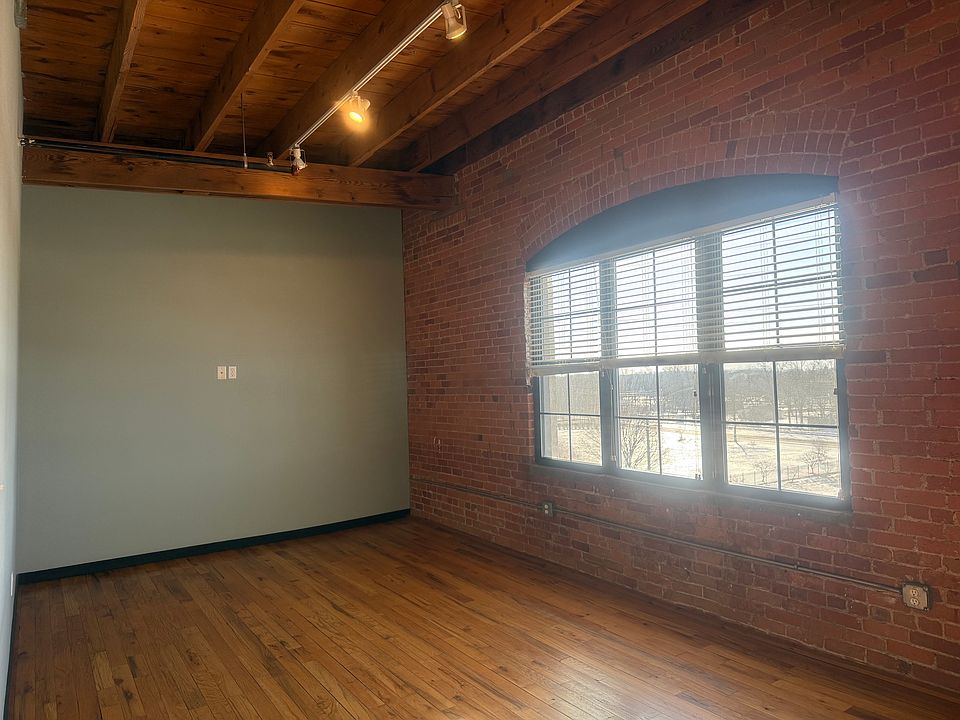 Unit 324 available March 2026 (Photo of similar unit, same floor plan; finishes, fixtures, ceiling, etc., may vary.)