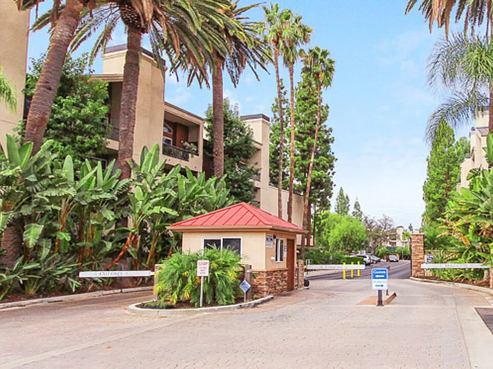 21400 Burbank Blvd #223