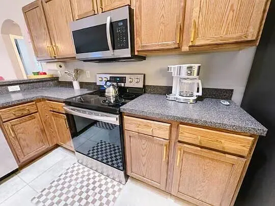 302 NE Greenbrier Ave — Photo 13