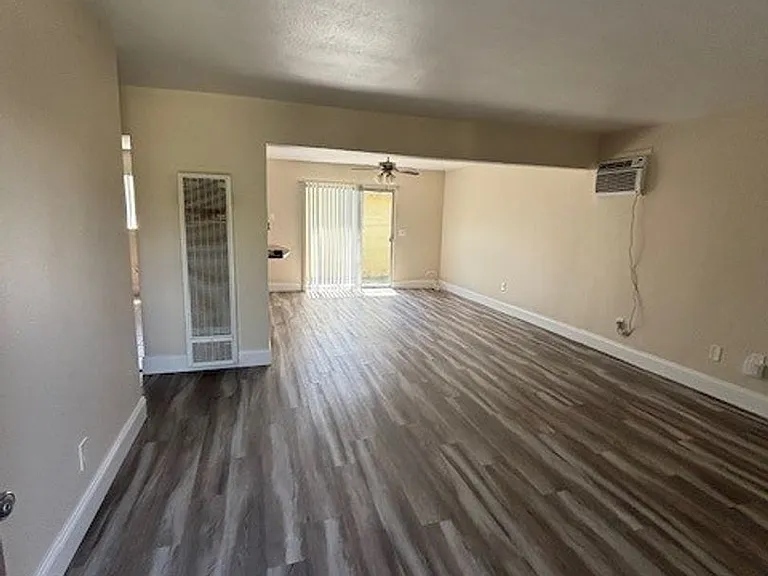 829 & 831 S Oaks Ave — Photo 14