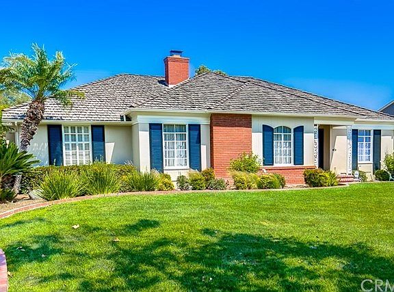 3rd image of 2337 N Olive Ln