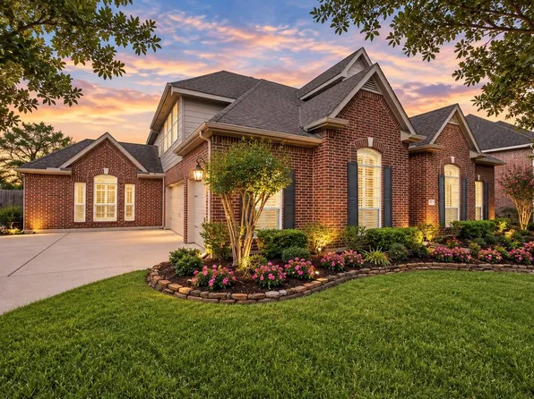 316 Falcon Lake Dr, Friendswood, TX 77546