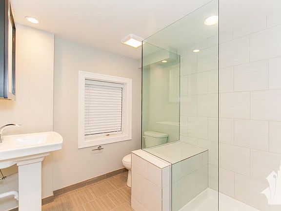 5th image of 1208 W Wrightwood Ave #1